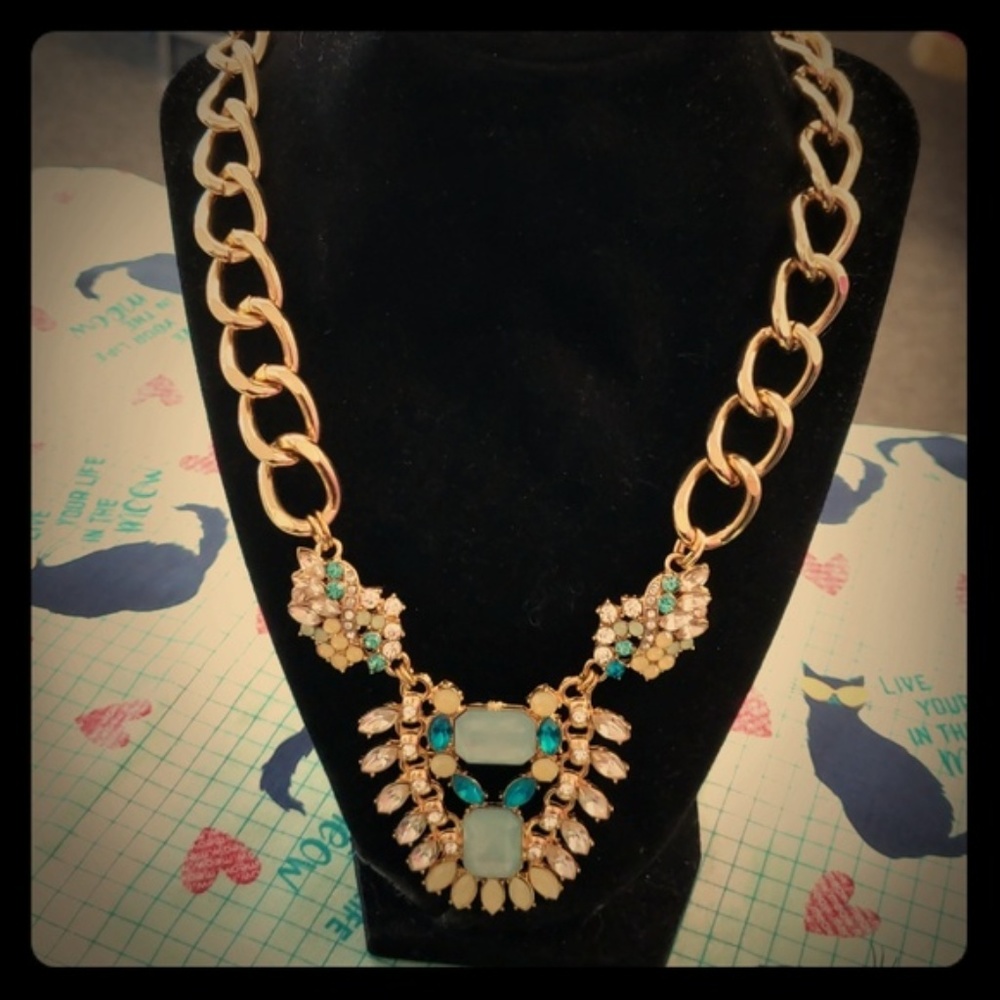 Charming Charlie heavy teal and white necklace